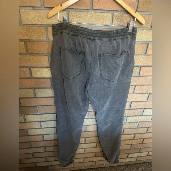 Paige Men's Regular-Fit Gray Elastic Drawstring Waist Flat Front Pants Size 33 - Picture 3 of 6